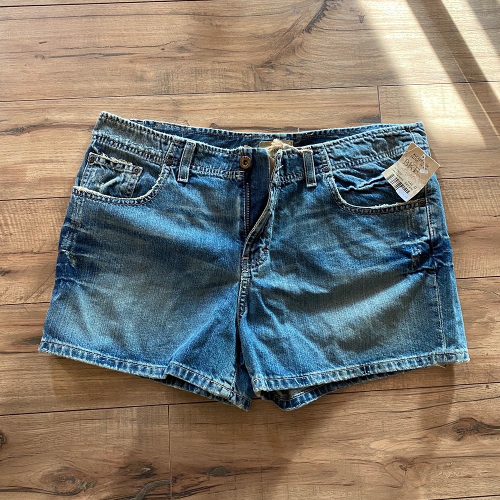 BKE Wendi shorts size 32